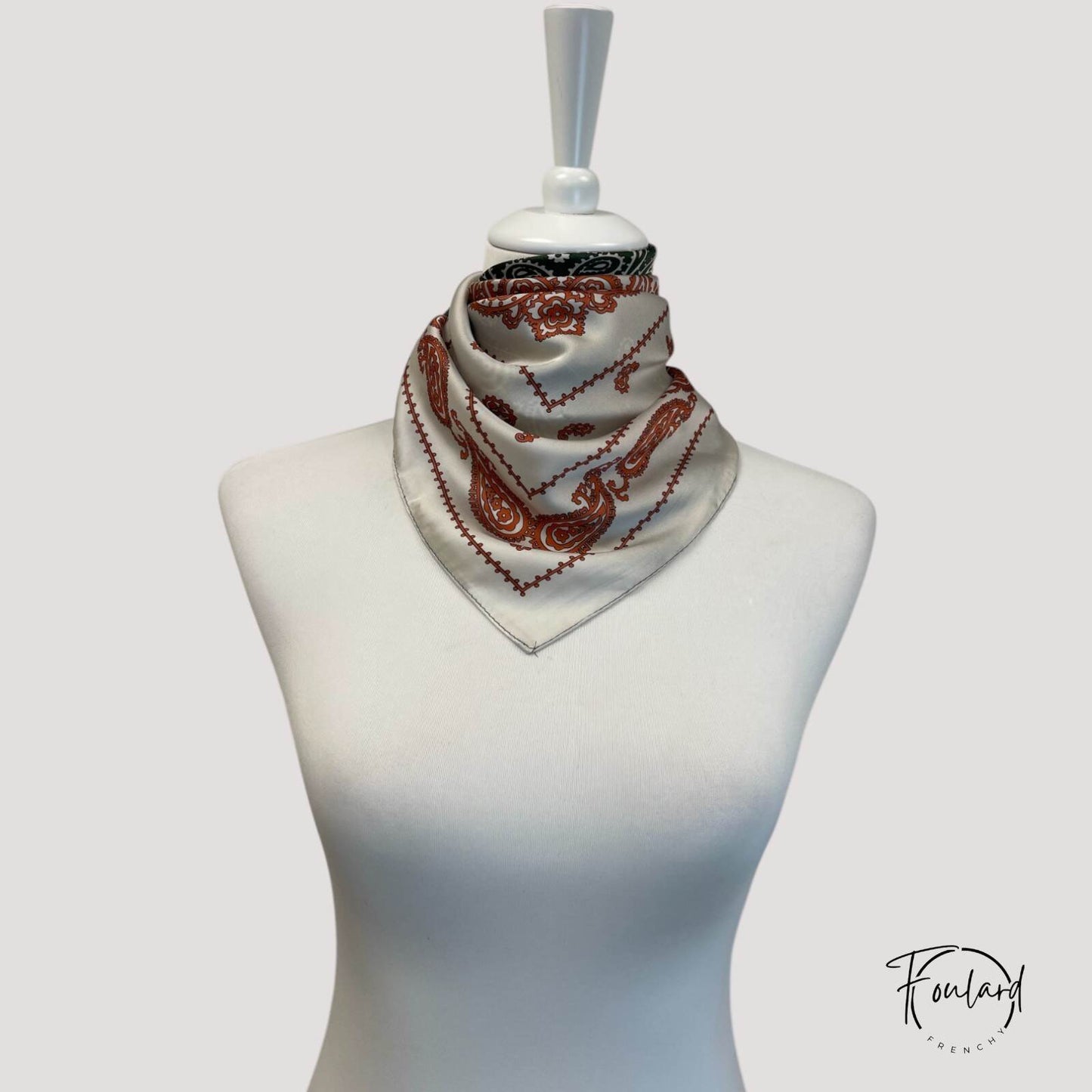 Foulard carré bicolore avec motif paisley blanc