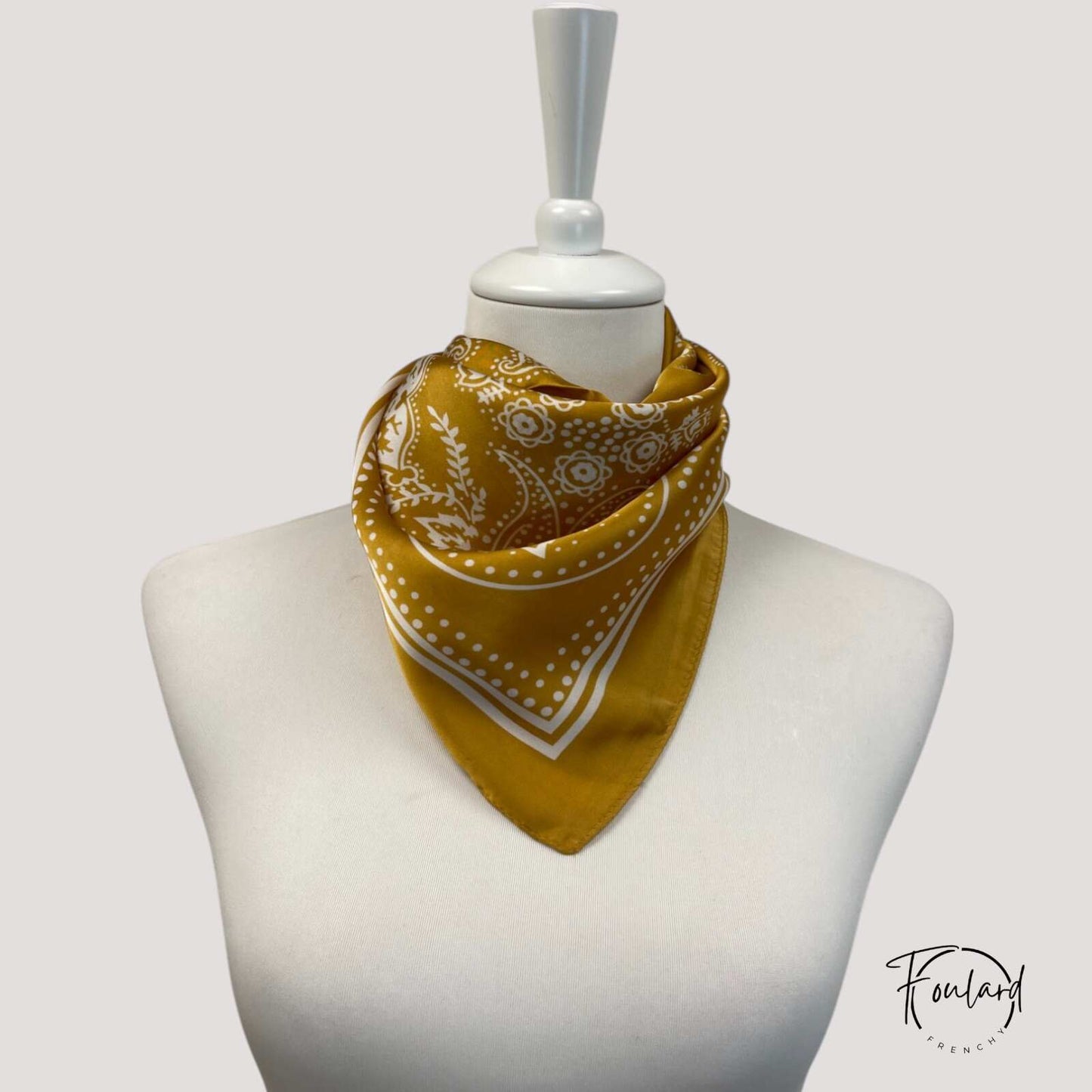 Vue d'ensemble du foulard polyester 70x70 cm