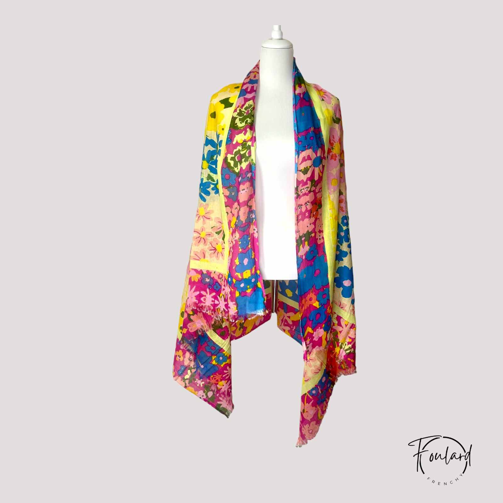 Foulard en coton multicolore avec motifs floraux vifs
