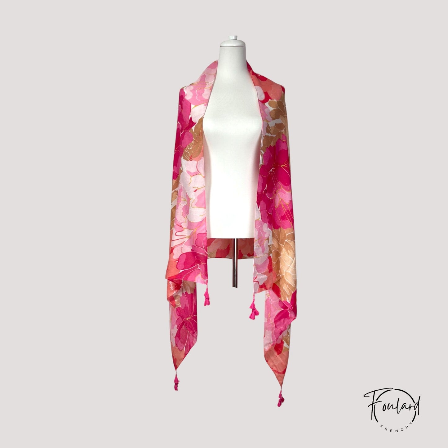 Foulard rose corail en coton avec motifs floraux vaporeux