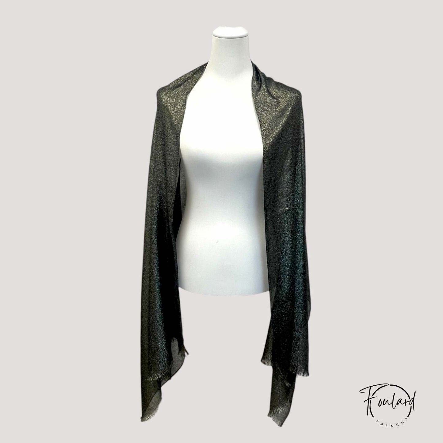 Foulard gris foncé avec reflets argentés pailletés