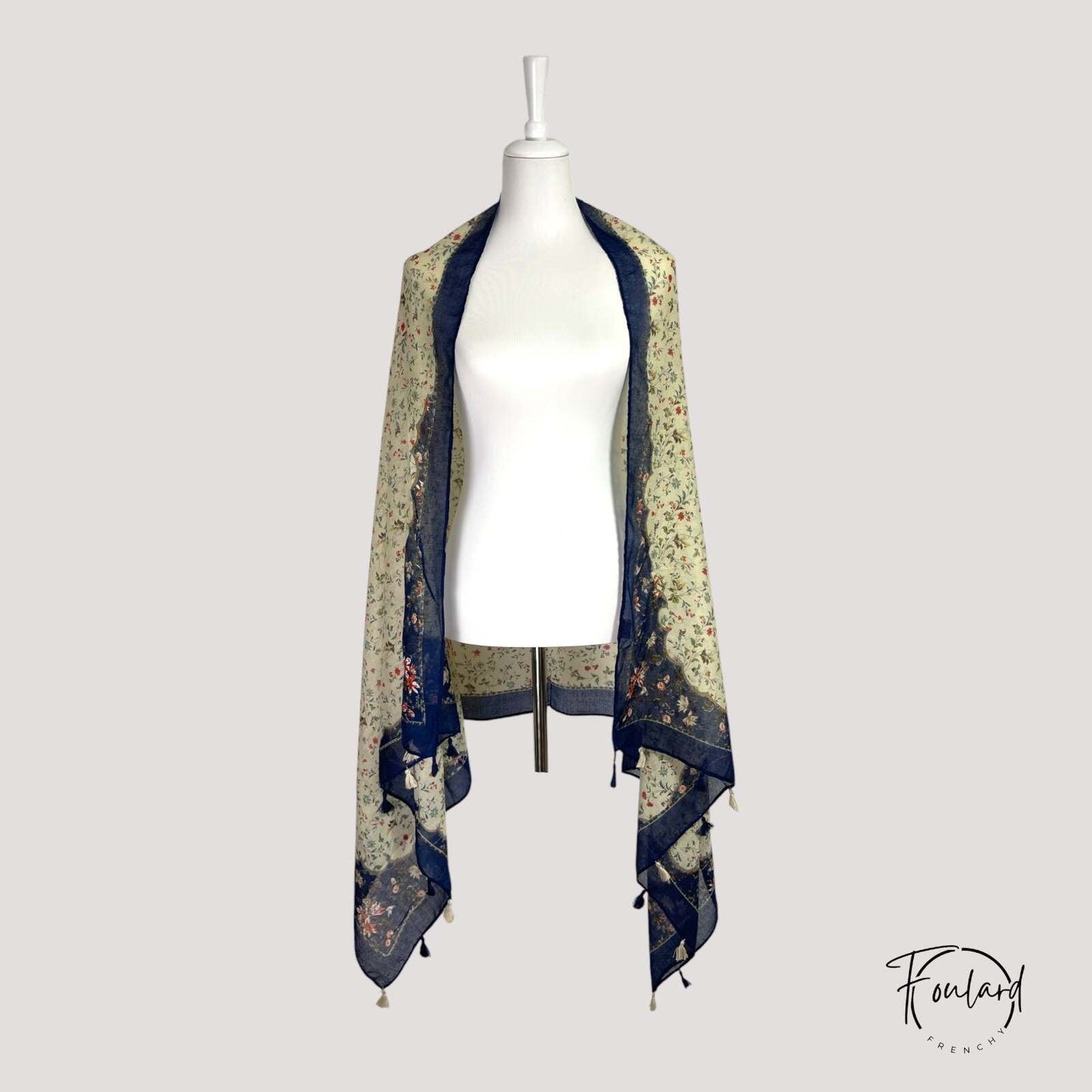 Foulard beige clair avec motifs floraux multicolores