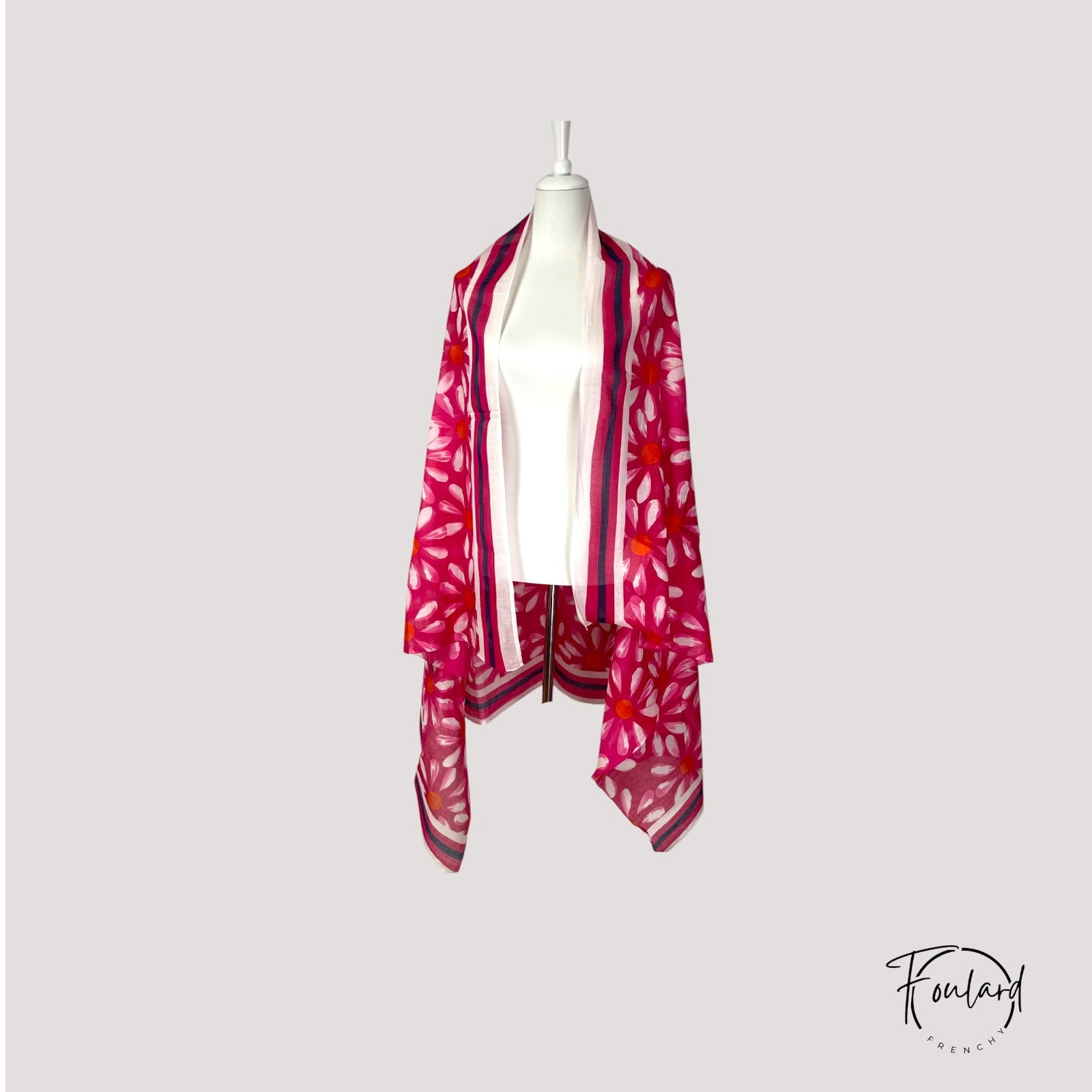 Foulard fuchsia en coton avec motifs floraux blancs