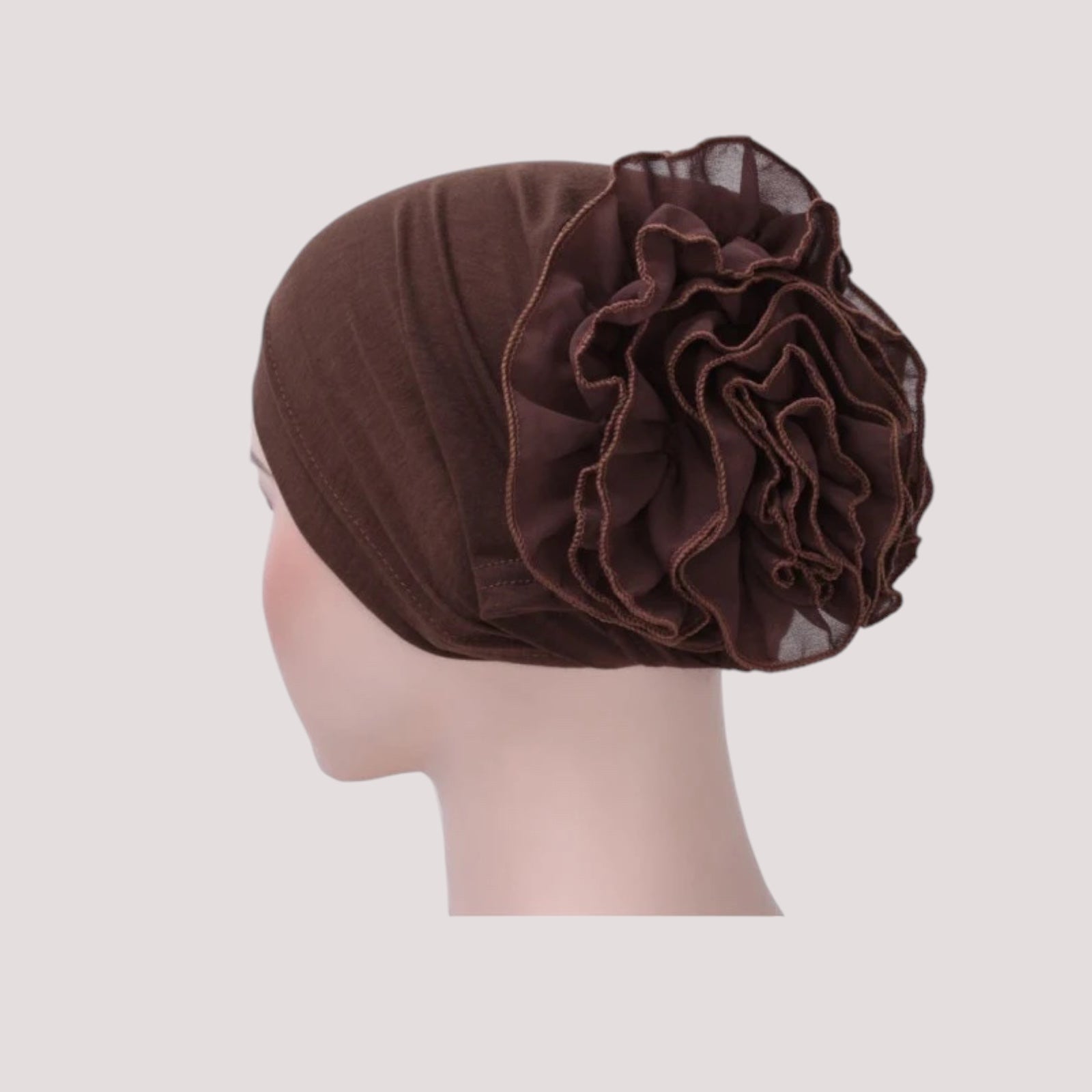 Foulard chimio brun en mousseline extensible sur mannequin