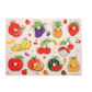 Puzzle éducatif en bois avec des pièces en forme de fruits
