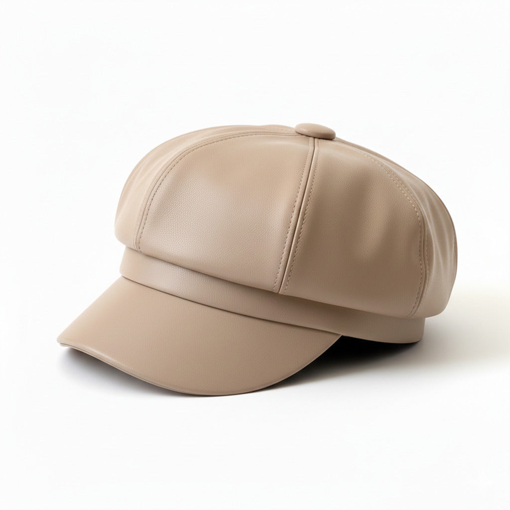 Détail de la visière et des coutures d'une casquette en cuir