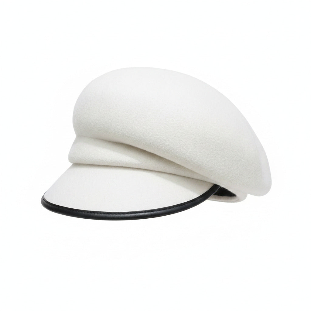 Béret en laine vu de côté, mettant en valeur sa forme