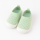 Chaussons souples verts pour enfants, maille aérée et douce
