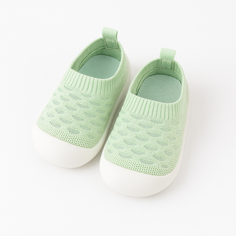 Chaussons souples verts pour enfants, maille aérée et douce