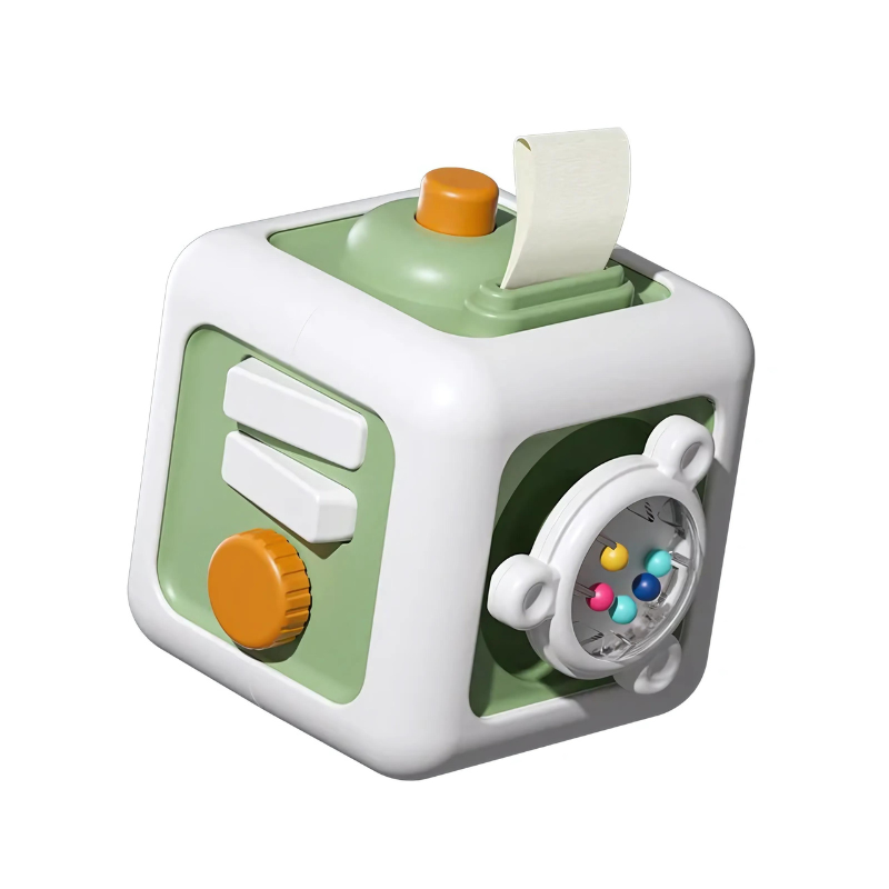 Cube interactif vert, conçu pour stimuler la curiosité des enfants