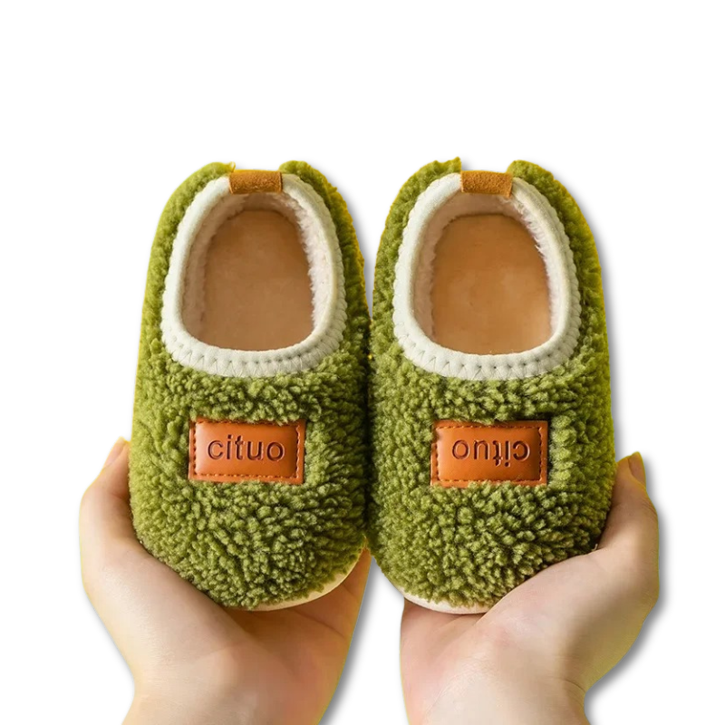Chaussons bébé verts en polaire, semelle antidérapante