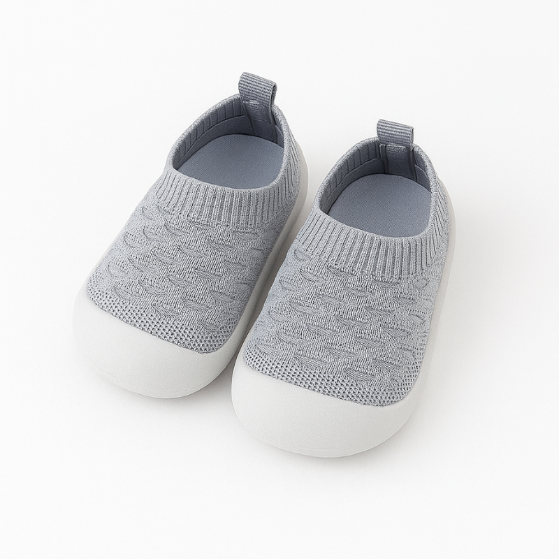 Chaussons souples gris pour enfants, confort et flexibilité