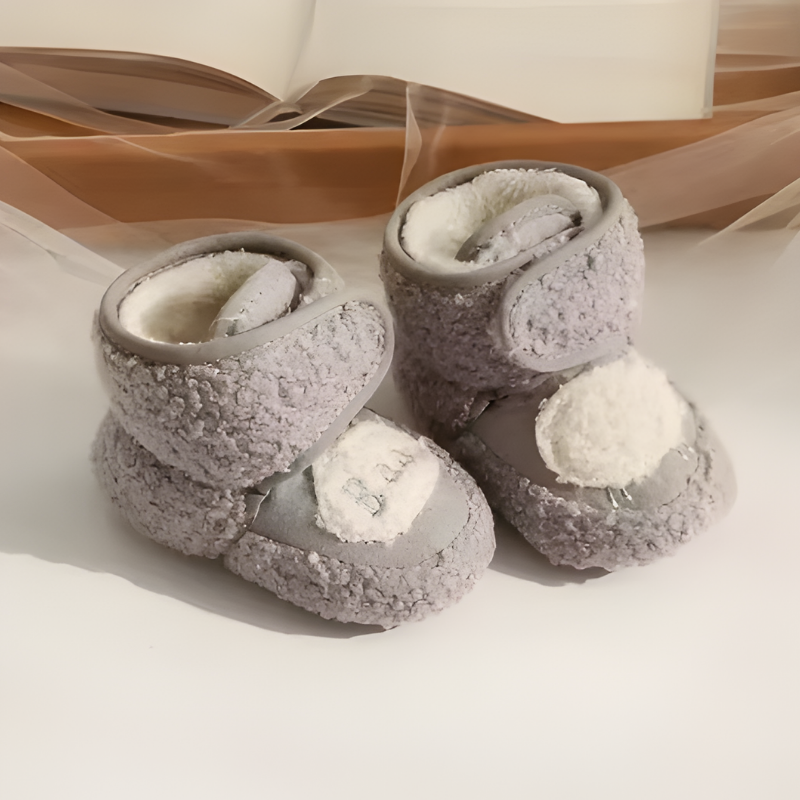 Chaussons bébé gris avec fermeture sécurisée