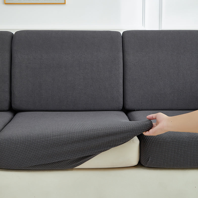 Housse grise en jacquard, ajustée sur un coussin