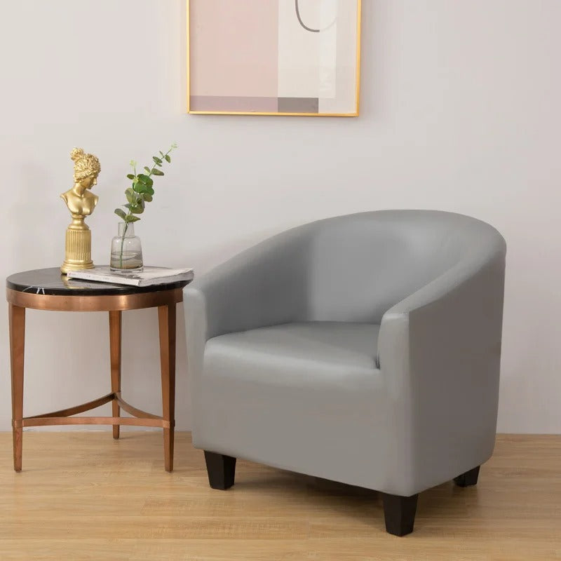 Housse en simili cuir gris clair sur fauteuil cabriolet