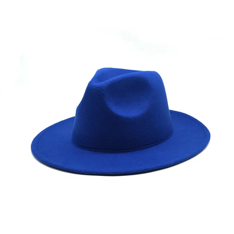 Chapeau Fedora avec détails de couture visibles sur le bord