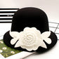 Détail du bord d'un chapeau cloche en feutre