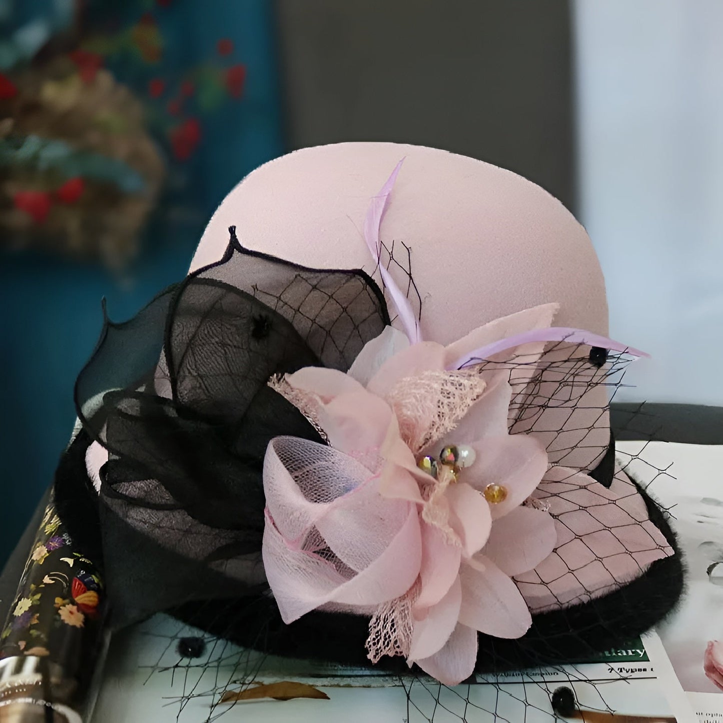 Chapeau cloche en feutre avec bord arrondi