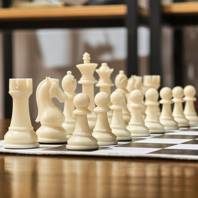 Vue rapprochée des pièces d'échecs sur le plateau