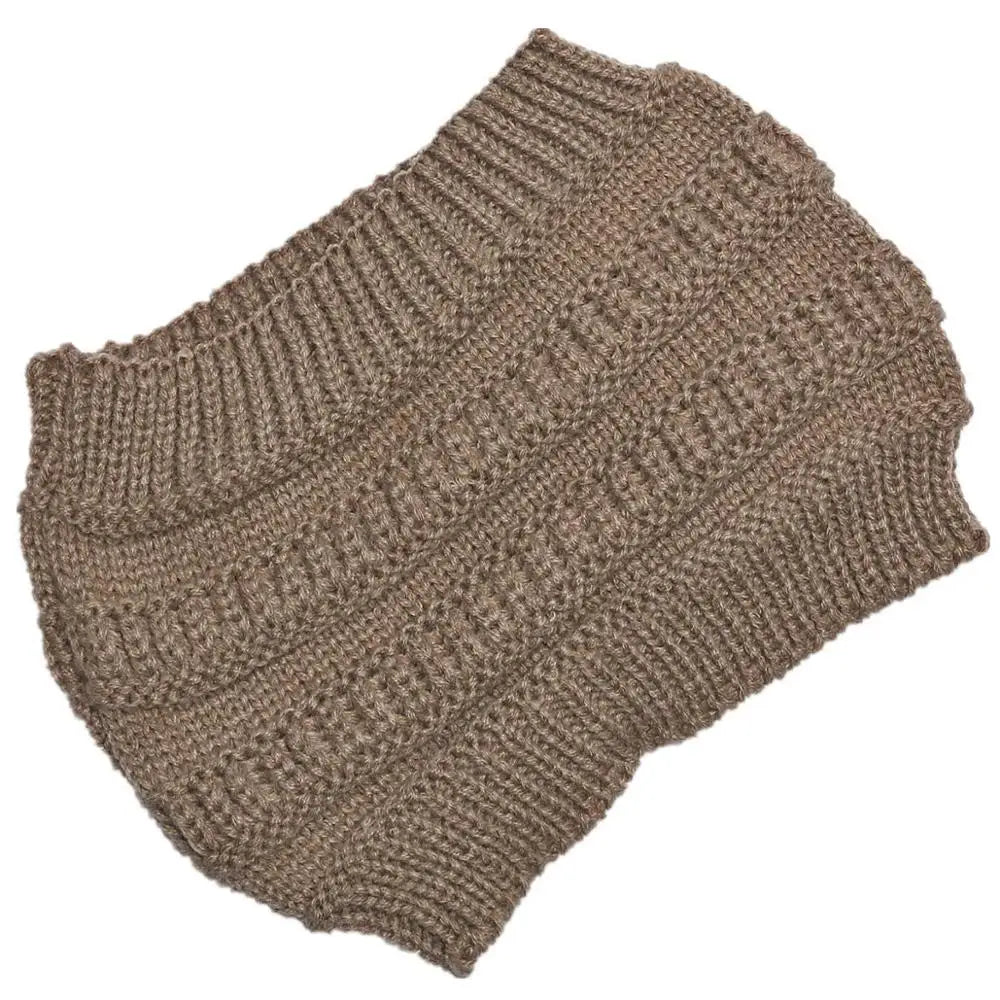 Vue arrière d'un bandeau en tricot noir sur mannequin