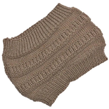 Vue arrière d'un bandeau en tricot noir sur mannequin