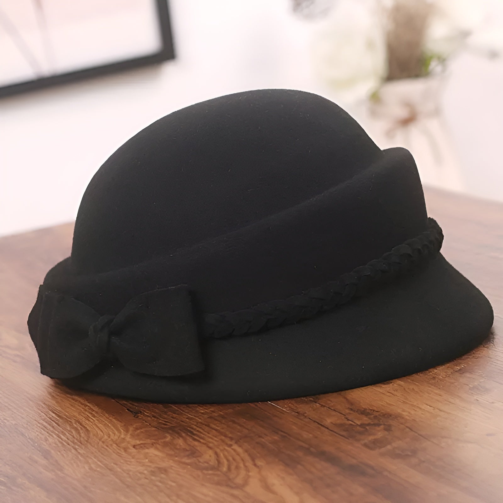 Chapeau cloche vert olive avec ruban assorti