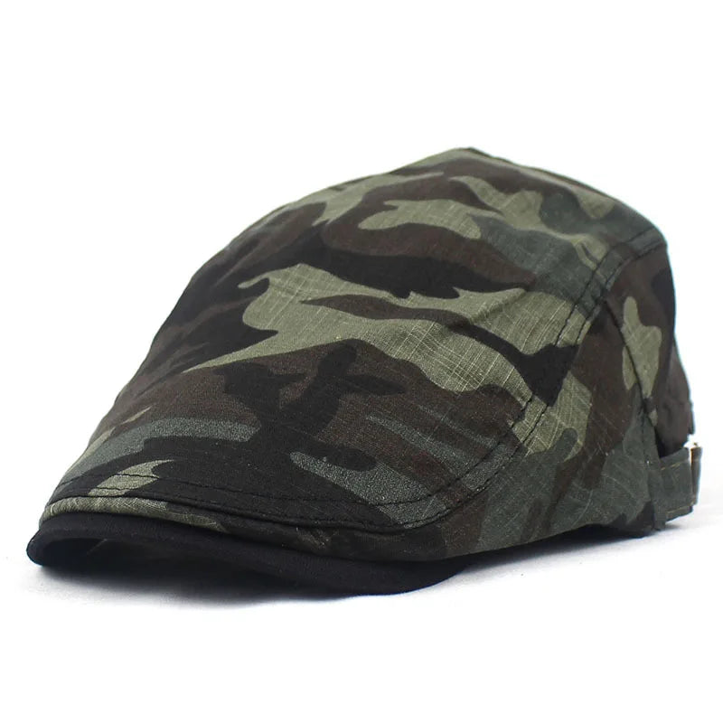 Béret en coton sur fond neutre, style décontracté