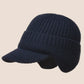 Bonnet plié montrant sa flexibilité et texture