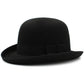 Chapeau melon sur fond neutre, éclairage doux