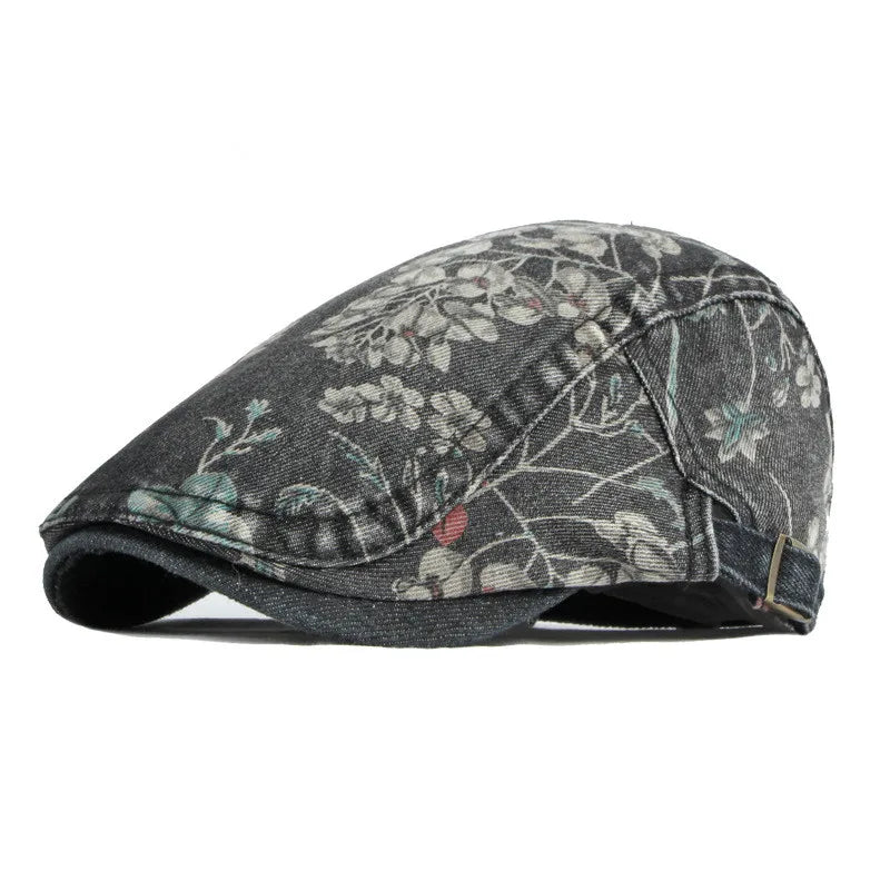 Homme ajustant un béret, style décontracté