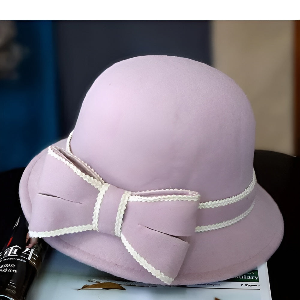 Chapeau cloche avec bord arrondi, texture feutrée et douce