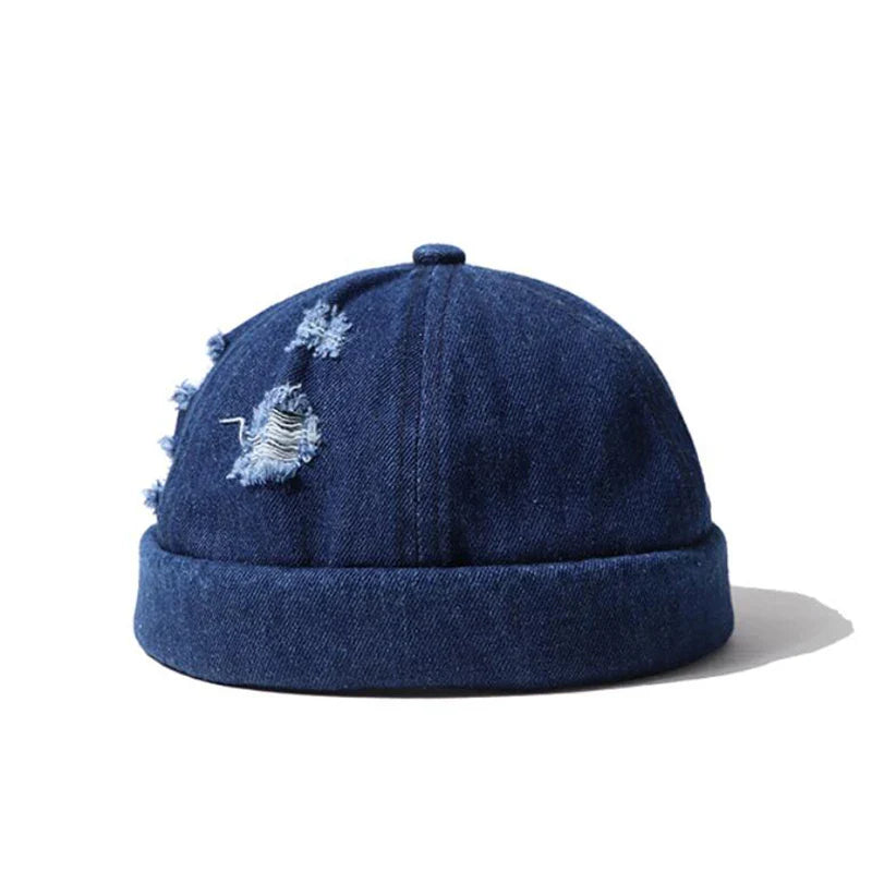 Vue arrière du bonnet denim avec boucle métallique