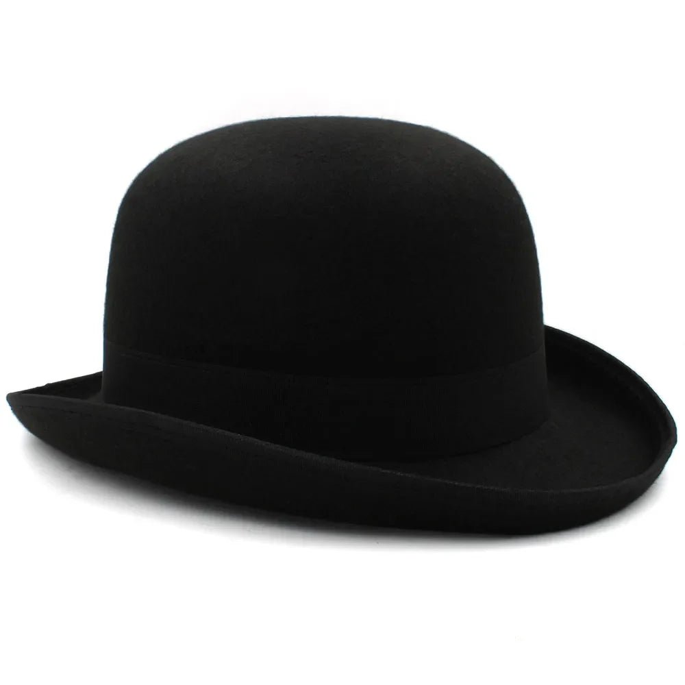 Chapeau melon avec ombre portée sur le mur