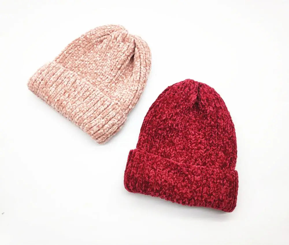 Bonnet en velours côtelé avec pompon assorti
