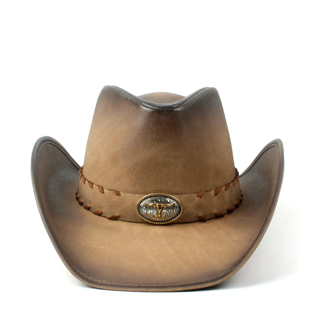 Chapeau cowboy en cuir posé sur une table en bois