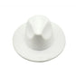 Chapeau Fedora sur un fond neutre, mettant en valeur sa texture