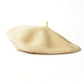 Béret basque en laine avec une lumière naturelle