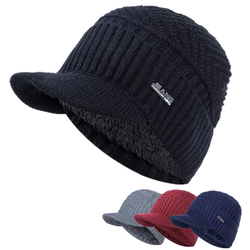 Homme portant le bonnet en extérieur, style urbain