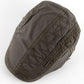Vue latérale d'un béret ajustable, texture matelassée
