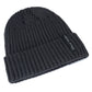 Bonnet noir sur fond neutre, design épuré et moderne