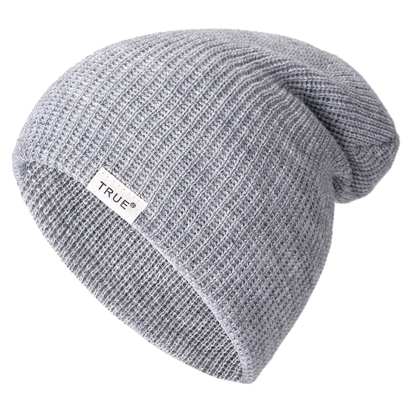 Bonnet jaune vif en tricot, étalé à plat