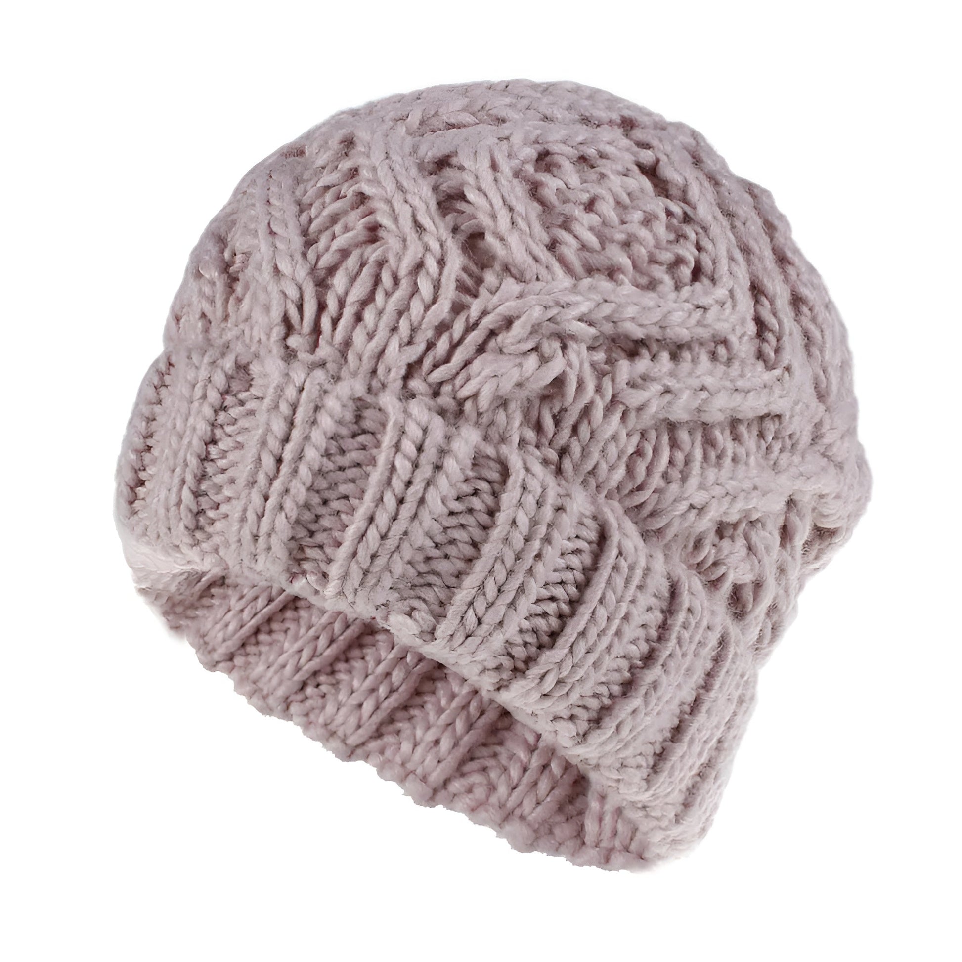 Bonnet en tricot beige sur un mannequin