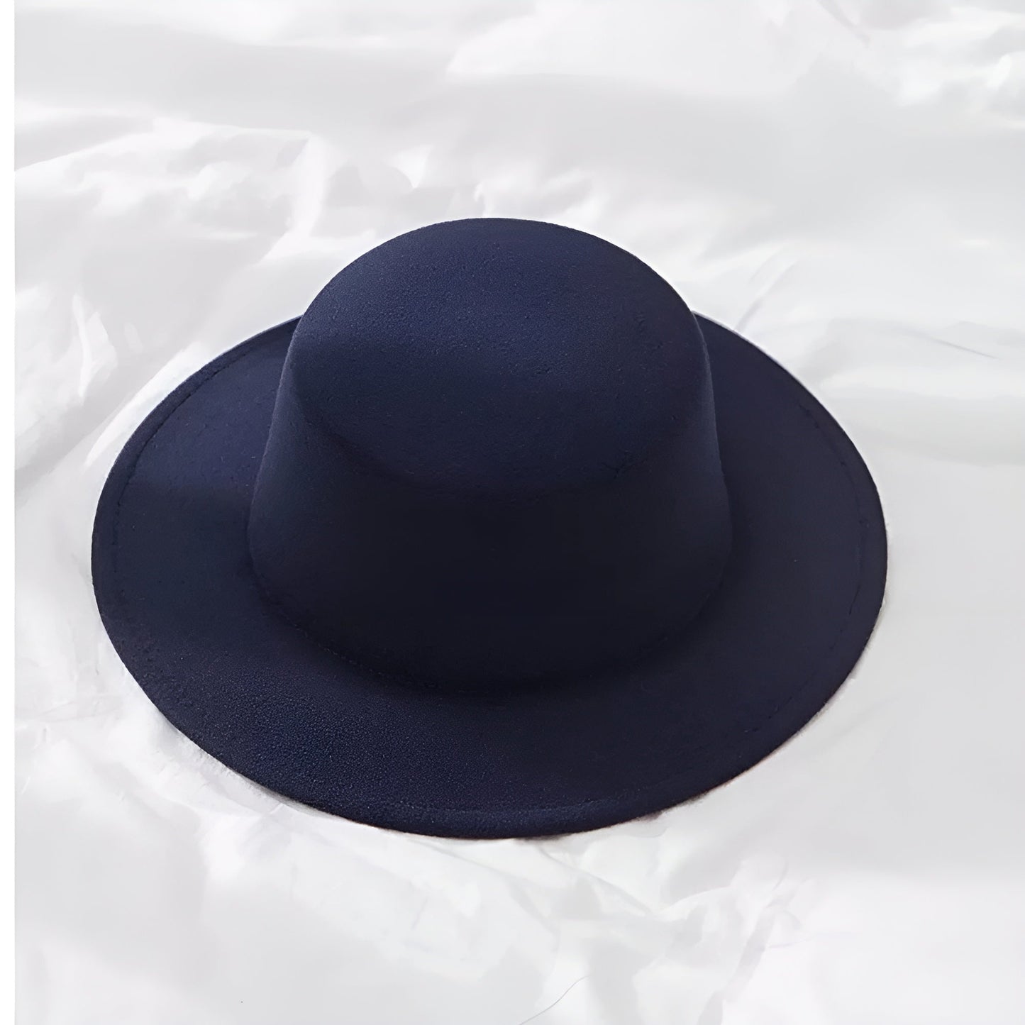Vue arrière d'un chapeau Fedora, texture visible