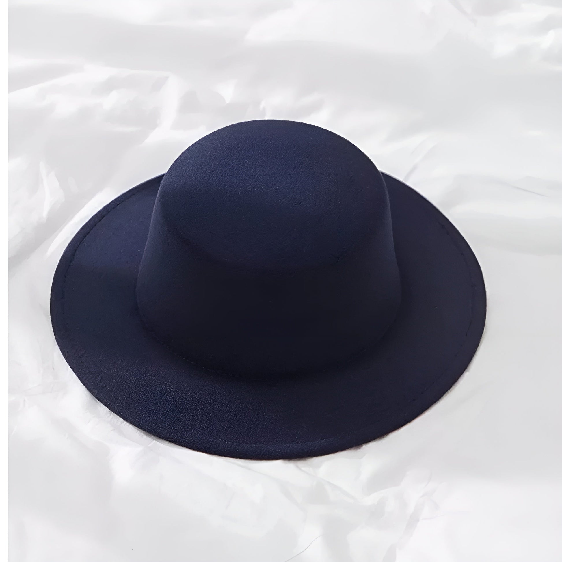 Vue arrière d'un chapeau Fedora, texture visible