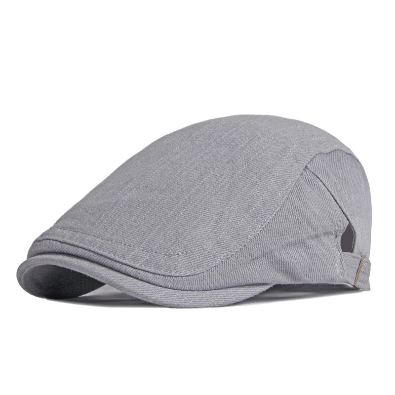 Vue latérale d'un béret gris clair élégant