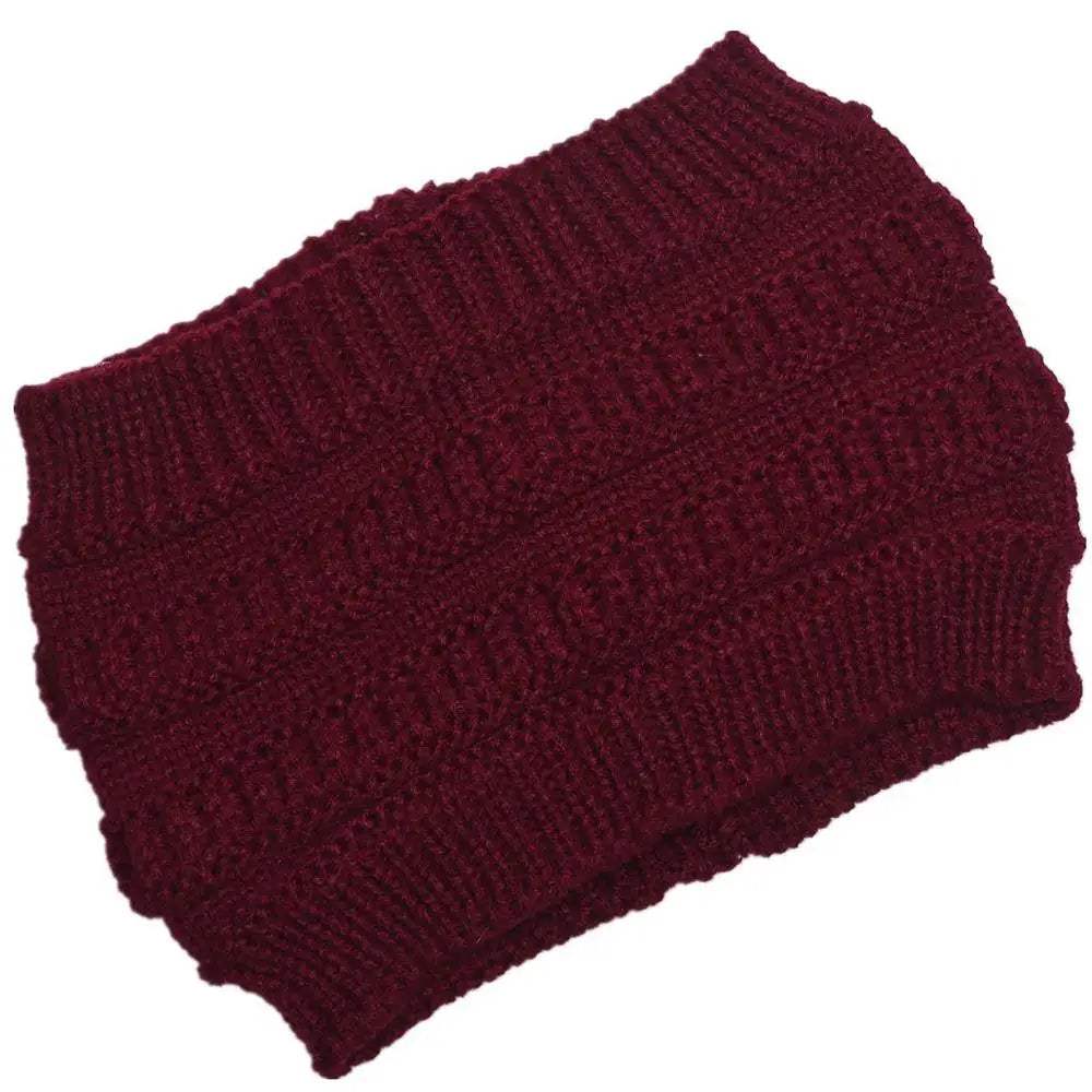 Détail de la texture du bandeau en tricot marron