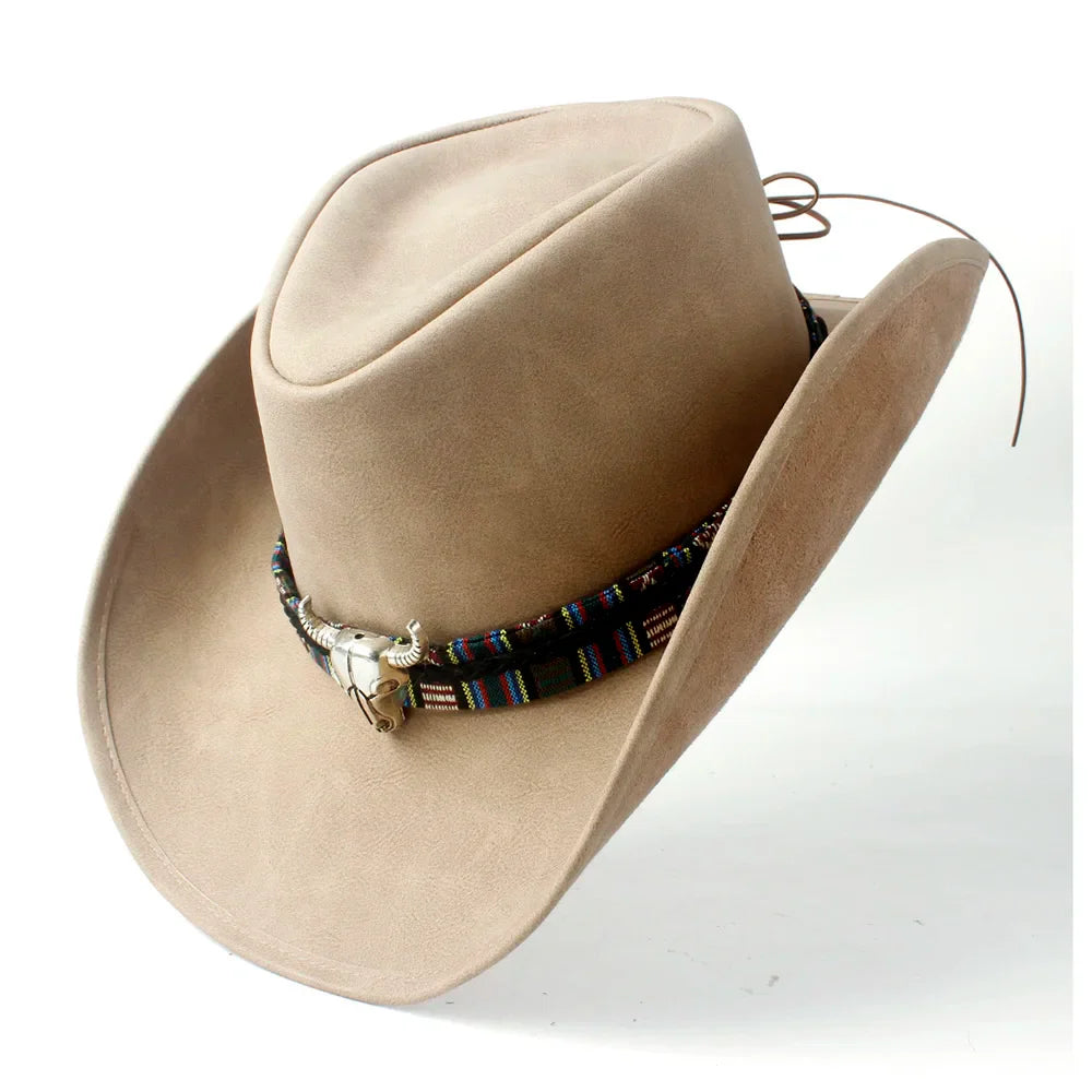 Chapeau cowboy en cuir sur fond de prairie