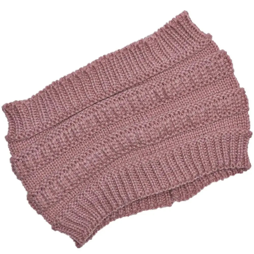 Bandeau en tricot bordeaux sur fond uni