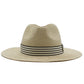 Chapeau Panama sur une table, lumière naturelle
