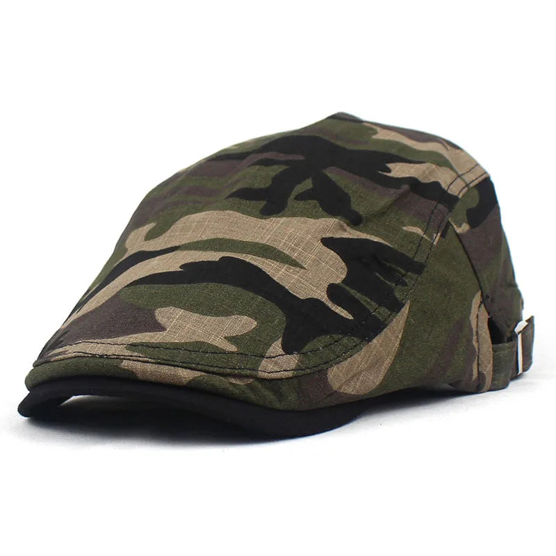 Béret camouflage avec boucle de réglage visible